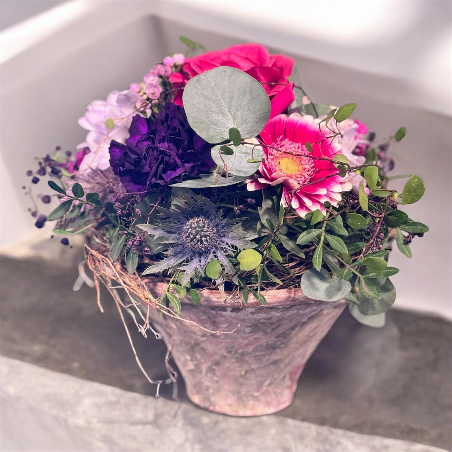 Gesteck der Saison im Harztopf