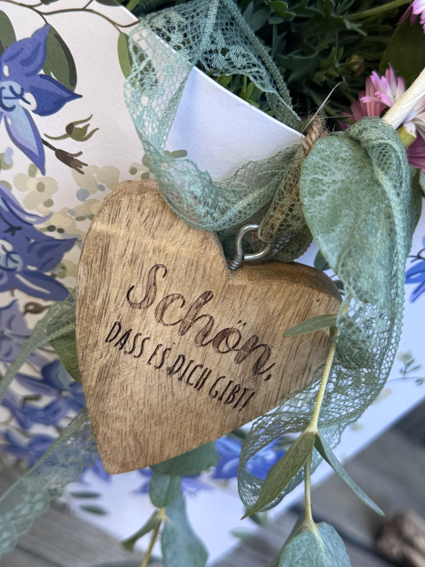 Eine Tasche voller Blumen