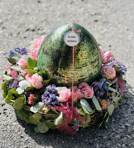 Glas Ei mit Frühling Trockenkranz