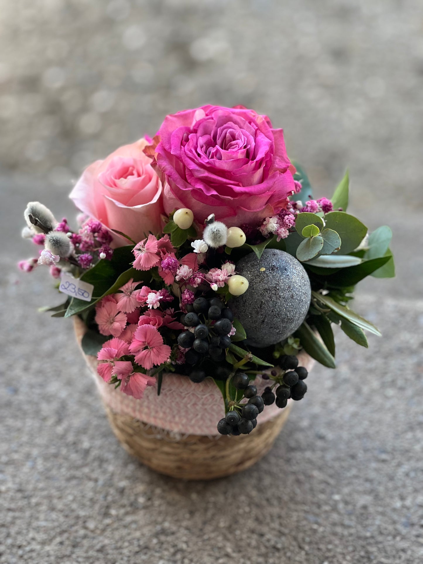 Gesteck der Saison im Korb