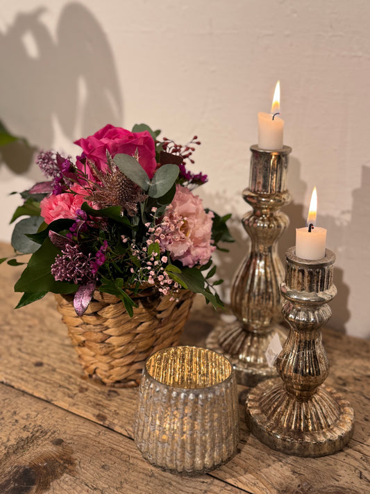 Gesteck der Saison im Korb